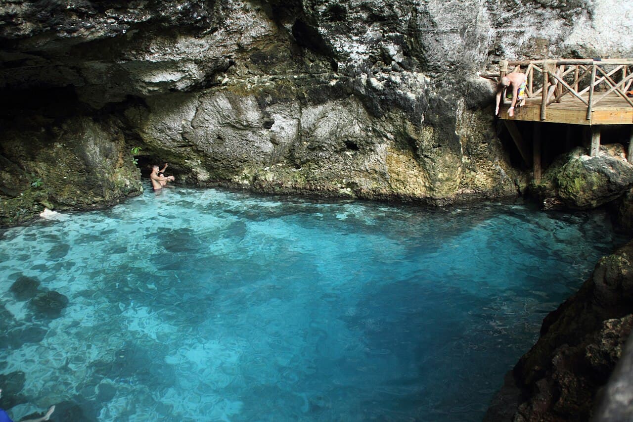 Hoyo Azul, cenote de aguas turquesa